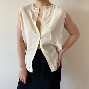 vintage silk tank top silk shirt silk blouse silk top sleeveless minimalist cream button down floral capsule wardrobe vintage style size S/M