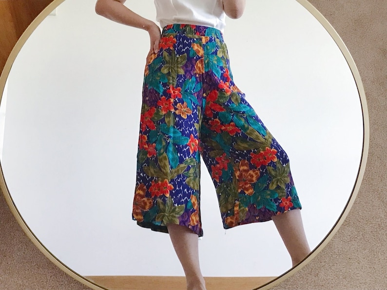 vintage pants vintage capris floral pants wide leg pants culottes purple green red textured wrinkled 80s high waisted Made in USA size S/M image 5