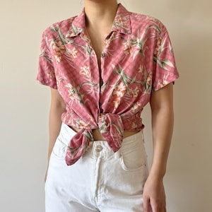 vintage silk blouse silk shirt silk top button down pink floral textured tropical vacation beach 90s retro vintage style matte silk size M/L