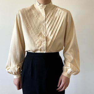 vintage silk blouse silk shirt silk top button down cream beige pleated shirt 50s 60s retro style minimalist vintage style size M