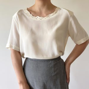 vintage silk blouse silk shirt minimalist silk top 90s retro vintage style silk white cream capsule wardrobe matte silk size M