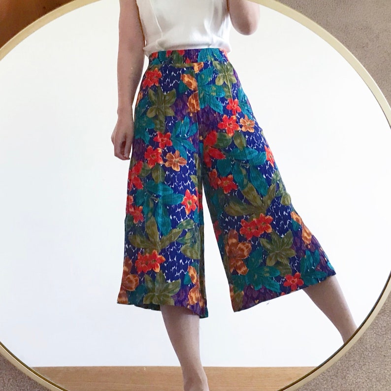 vintage pants vintage capris floral pants wide leg pants culottes purple green red textured wrinkled 80s high waisted Made in USA size S/M image 1