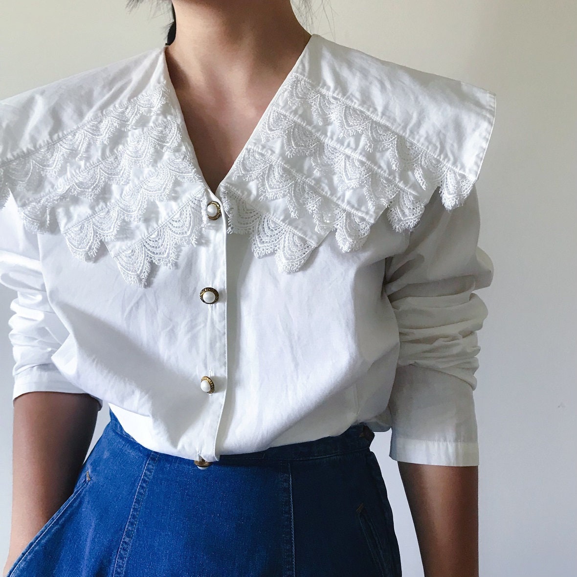Ameri（アメリ）の「MEDI LACE NECK BLOUSE（シャツ/ブラウス