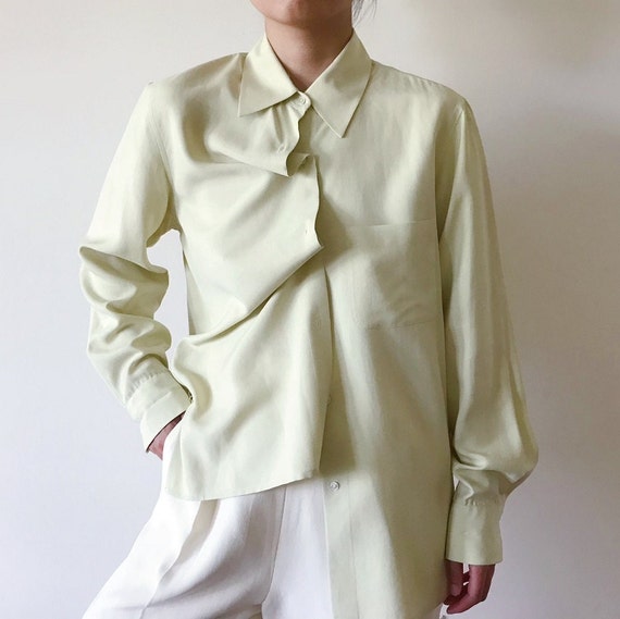Vintage-Inspired Collar White Flowing Blouse Vintage-Inspired Collar White Flowing Blouse