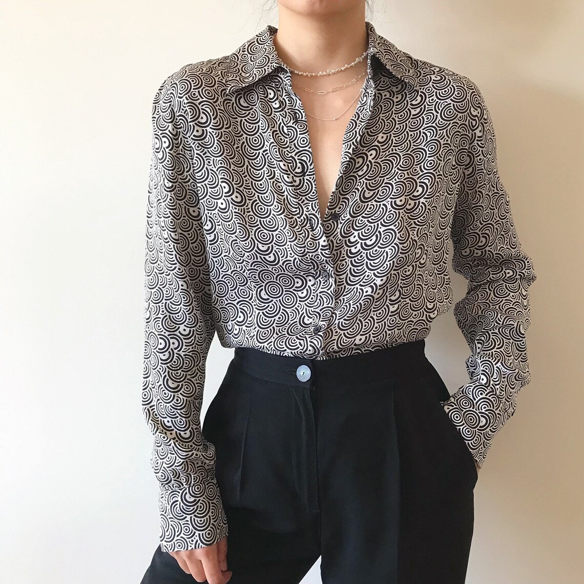 vintage silk blouse charmeuse metallic silk shirt minimalist silk top black white circle target button down Y2K capsule wardrobe size S, foto 1 di 5