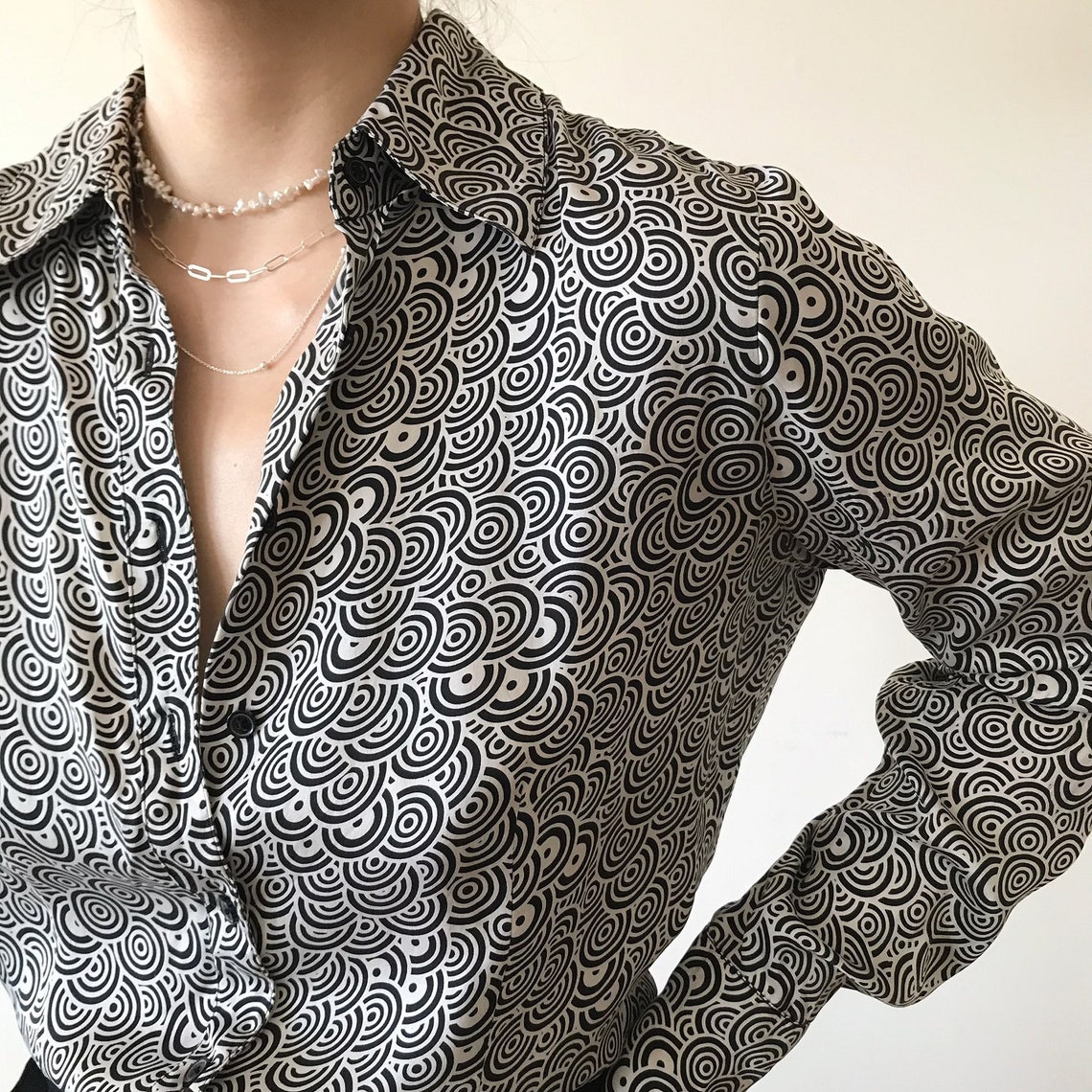 vintage silk blouse charmeuse metallic silk shirt minimalist silk top black white circle target button down Y2K capsule wardrobe size S, foto 3 di 5