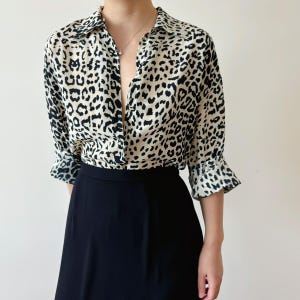 vintage silk blouse animal print leopard print leopard pattern minimalist silk top silk shirt 90s retro vintage style silk top size S/M