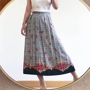 vintage skirt floral skirt midi skirt maxi skirt pleated skirt black red Made in USA 80s retro style size S/M