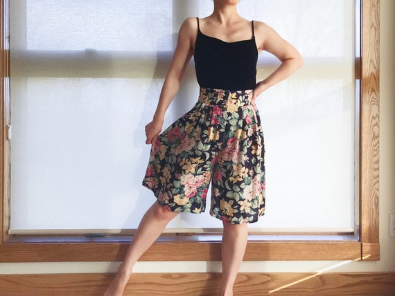 soft vintage yellow and black lounge wear set boxy top elastic waist shorts grid floral pattern