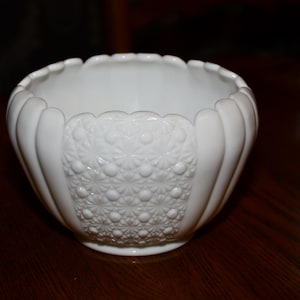 Vintage Fenton Milk Glass Daisy & Button Scalloped Paneled Large Bowl