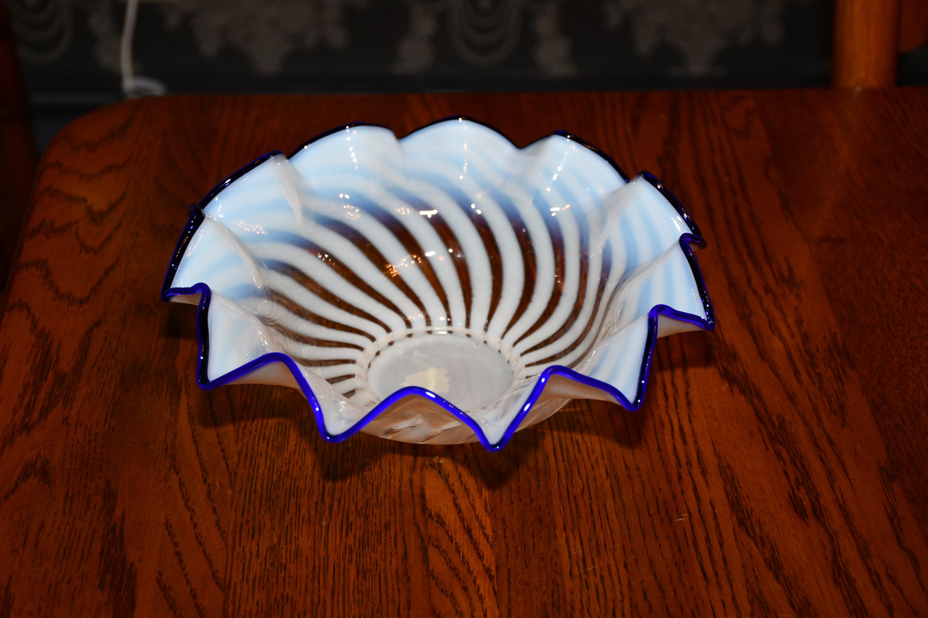 【ラッピング無料】 Fenton Blue Etsy - Crest 工芸品
