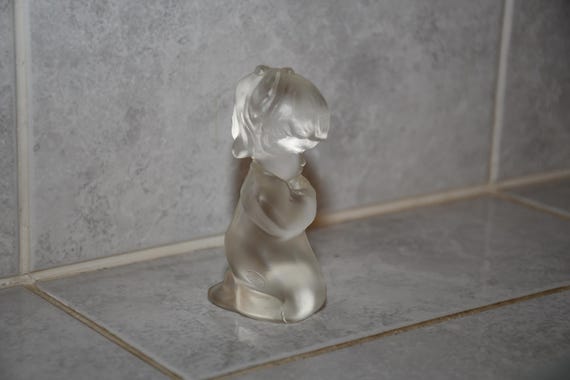 ヴィンテージ フェントン ガラス クリア サテン 祈る少女の置物 - Etsy 