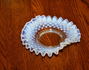 ヴィンテージ フェントン ブルー オパールセント ホブネイル 脚付き