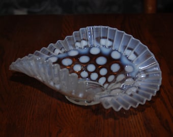 フェントン　スワール　フレンチオパルセント　ラージフリルボウル　お値下げ中 ヴィンテージ フェントンガラス ホワイト オパールセント コインドット