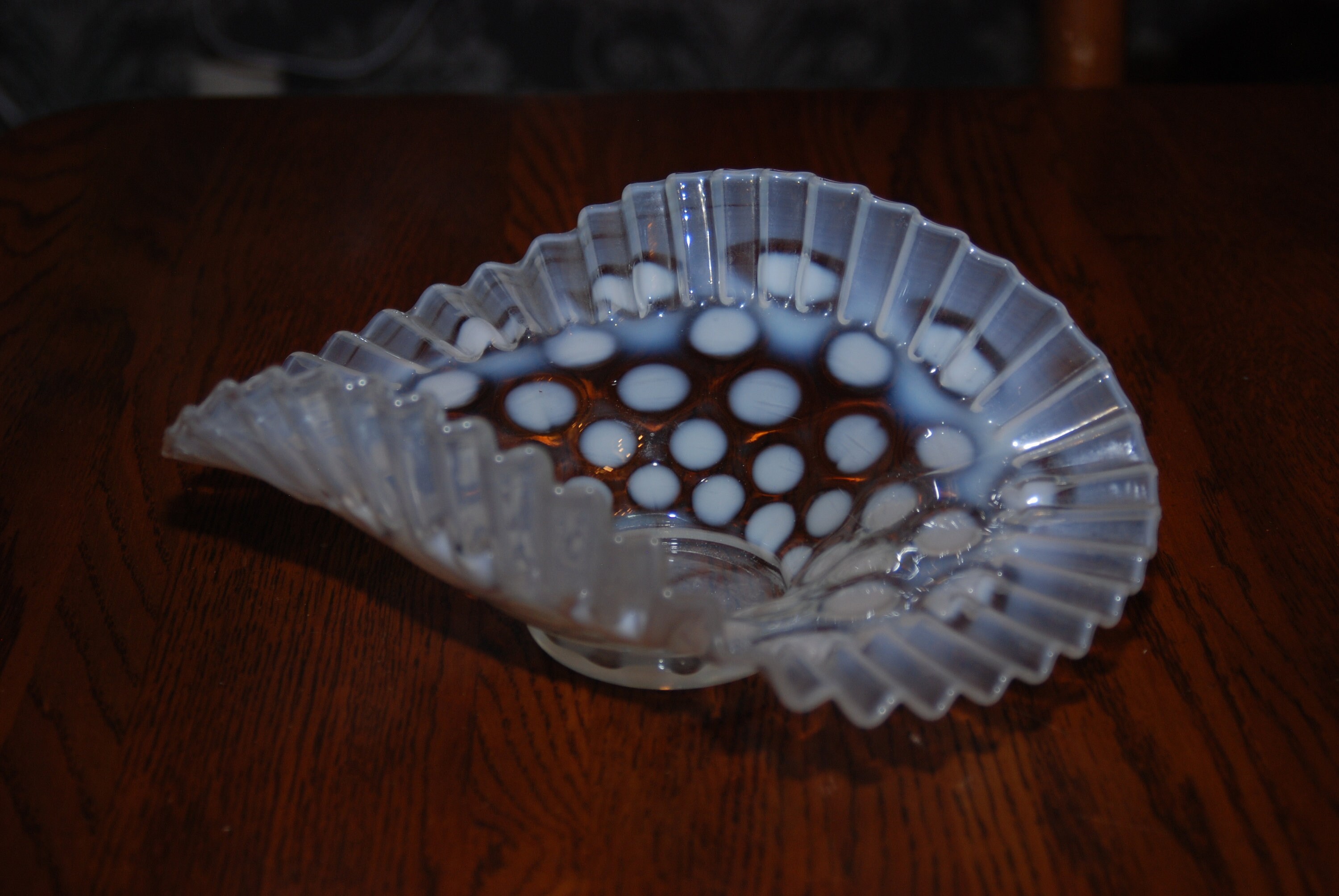 ヴィンテージ フェントンガラス ホワイト オパールセント コインドット