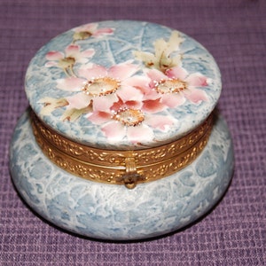 Vintage C F Monroe Kelva Glass Blue Floral Round Dresser/Jewelry Box