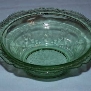 Vintage Federal Glass Company Green Depression Uranium Patrician Round Serving Bowl