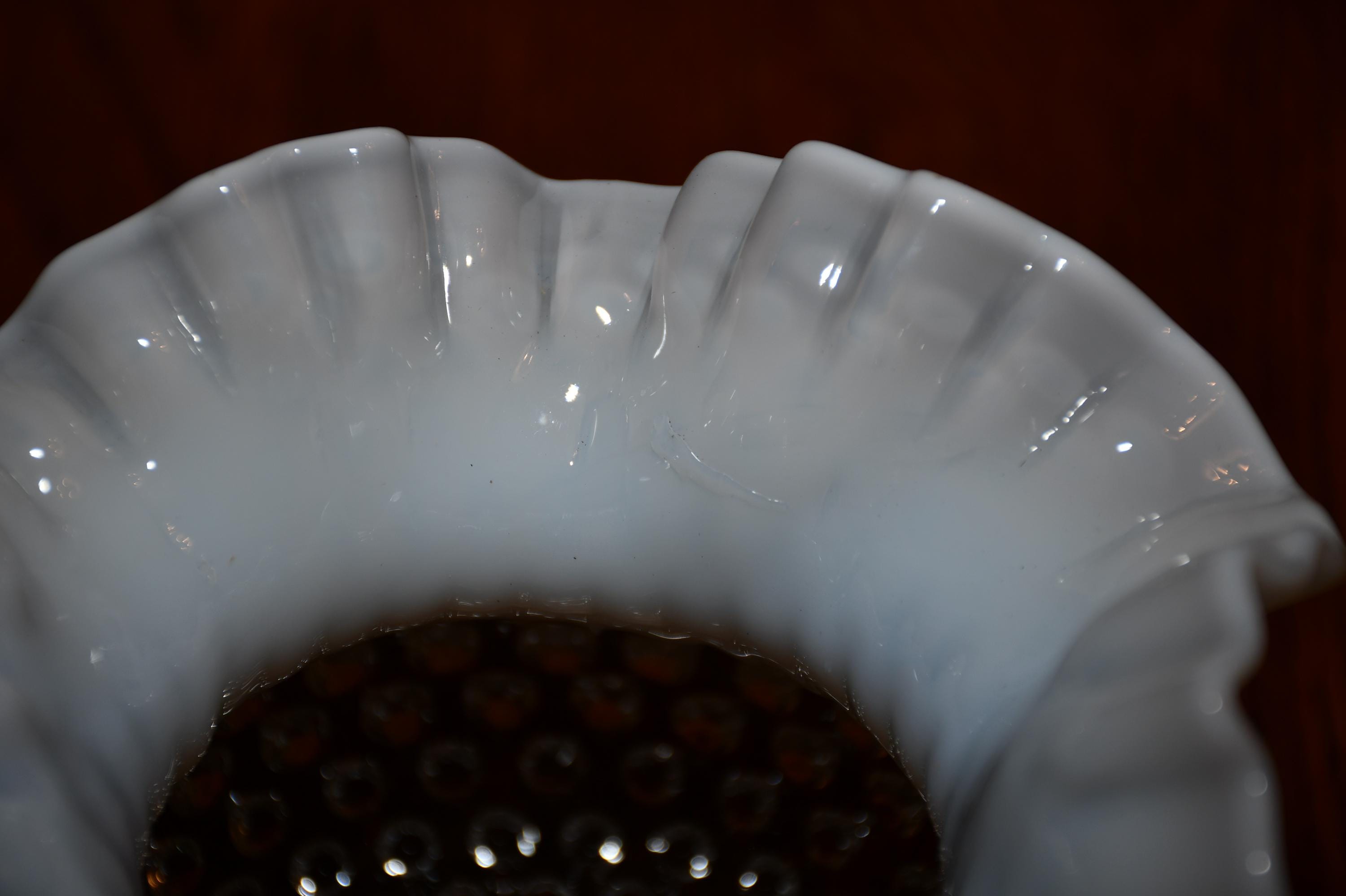 フェントン ホブネイル フレンチ オパールセント フリル エッジ 花瓶