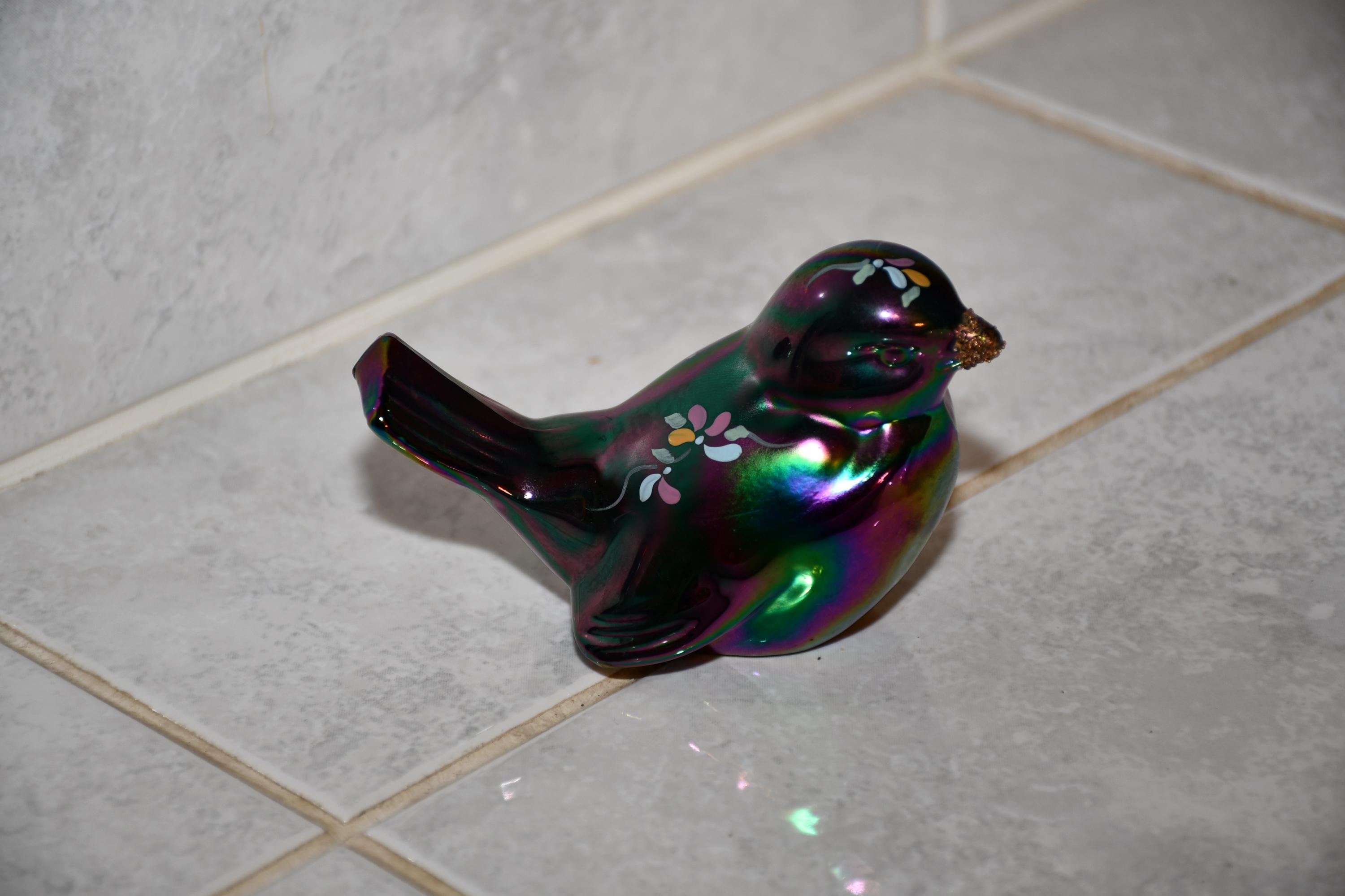 Fenton ガラス アヒル フィギュリン ハンドペイント Vintage Fenton Amethyst Carnival Glass Hand Painted Bird Figurine
