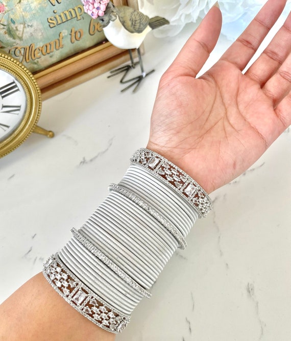 White chura best sale bangles