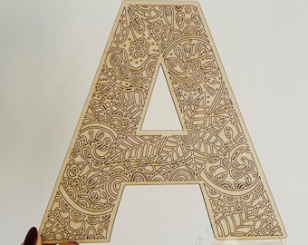 Grawerowany drewniany list | Dekoracja ścienna z monogramem