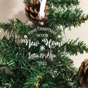 Personalisiert | Erstes Weihnachten in unserem neuen Zuhause | Acryl | Weihnachtsbaumkugel | Dekoration | Geschenk | Paare