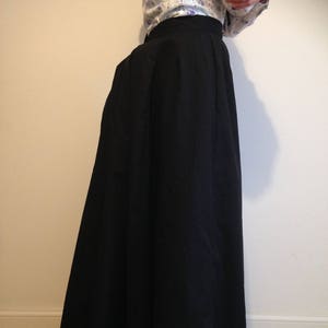 Late Victorian style 1890s ladies Skirt, full length, navy/royal blue, sizes 4-30 ブラック
