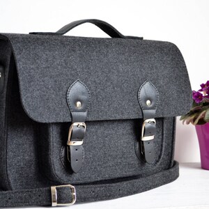 Bolso bandolera de fieltro para portátil: MacBook Pro de 15 pulgadas, detalles de cuero