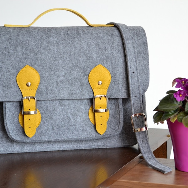 FELT Messenger Bag - MACBOOK PRO 15-inch Bag - 15-inch Laptop Bag - Felt Crossbody Bag - Custom Size  Laptop Bag - Felt Satchel