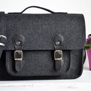 Bolso bandolera de fieltro para portátil: MacBook Pro de 15 pulgadas, detalles de cuero