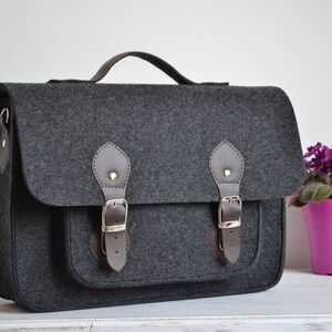 Bolso bandolera de fieltro para portátil de 13 a 17 pulgadas con detalles de cuero