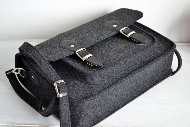 15-inch MENS MESSENGER BAG Black Laptop Bag MacBook Pro 15-inch Bag Messenger Bag Felt Crossbody Bag Felt Satchel Computer bag image 3