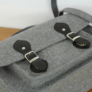 Bolso bandolera de fieltro para portátil: MacBook Pro de 15 pulgadas, detalles de cuero