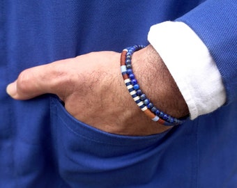 Blaues Lapislazuli-Herrenarmband und gewebte Leinenschnur. Herrengeschenk, Herrenschmuck aus Naturstein und handgefertigter Weberei im Ethno-Stil