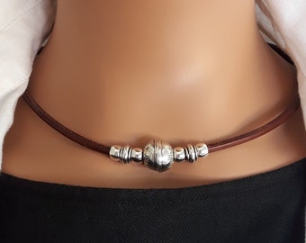 Gargantilla de cuero con cierre magnético, Gargantilla con cuentas de plata, Boho, Hippie, Gargantilla llamativa, Collar de cuero para hombre / mujer, regalo de Navidad