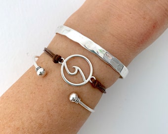 Wave Bracelet, Silver Wave bracelet, Ocean wave Charm Bracelet, Skinny Leather Bracelet, Unisex bracelet, Surf Bracelet, Gift for women