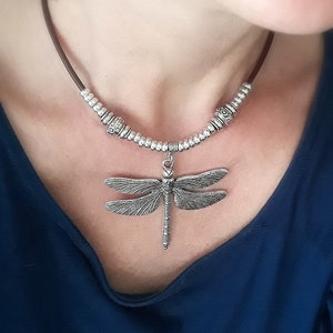 Libelle Anhänger Lange Boho Lederkette Perlenkette Boho Damen Geschenk Große Libelle Lederkette Muttertagsgeschenk