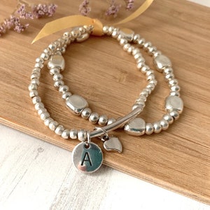 Set Silber Perlen Armbänder, benutzerdefinierte Anfangsbuchstaben Bettelarmband, personalisierte Armbänder, Stretch Armbänder, Boho Damen Geschenke