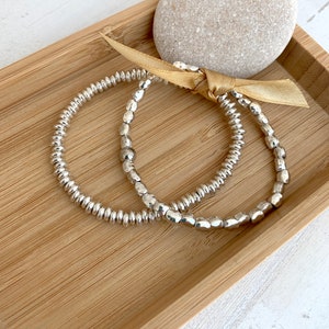 Conjunto de pulseiras de contas de prata, pulseiras de bola de prata, pulseiras elásticas de prata para senhora, boho, presentes de aniversário acessíveis para mulheres