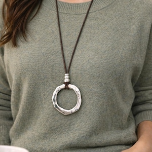 Hammered Silver Circle Leather Necklace, Long Pendant, Casual-chic style, Lanyard for sunglasses, Minimalist necklace