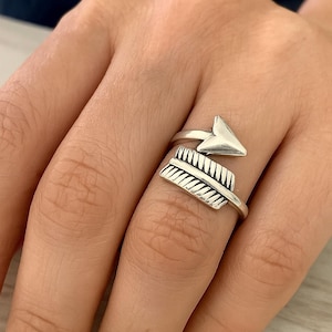 Anello Silver Arrow, anello avvolgente, anello impilabile in argento con nocca, regalo per lei, gioielli semplici, gioielli boho, regalo di Natale per le amiche