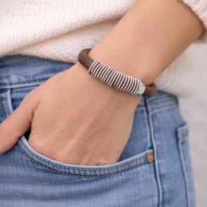 Unisex armband med minnestråd, försilvrad zamak, industriell stil