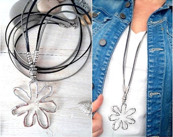 Silber Blume Zamak Anhänger Halskette für Frauen, Boho, Trendy Schmuck, Blumen Halskette, Lange Leder Halskette für sie, Geburtstagsgeschenk für Mama