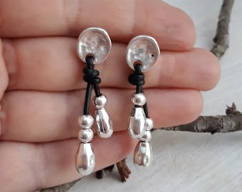 Silver earrings hammered discs Drop leather earrings Small silver dangle earrings Leather knot earrings Boho style Women earrings