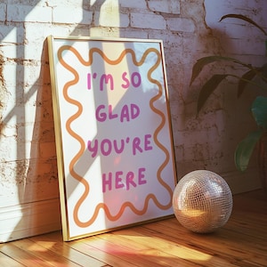 Estoy tan contento de que estés aquí, colgante de pared, póster minimalista perfecto para la cocina, la sala de estar o la decoración del hogar, regalo perfecto.