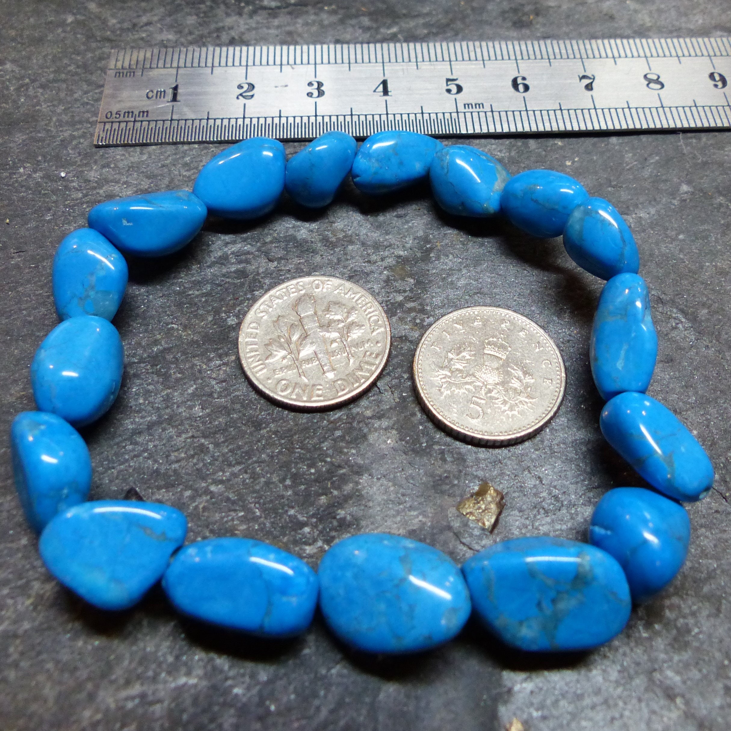 Bracciale elastico liscio in howlite blu e turchese