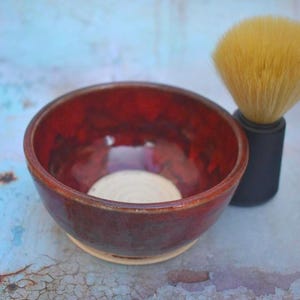 Keramische scheerkom Rode handgemaakte schuimbeker voor nat scheren