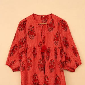 Rode katoenen blouse met handblokprint en bloemenprint, Indiase boho peplumtuniek