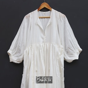 Weißes Midikleid, Minikleid, einfarbiges langes Kleid, tiefer Hals mit Stringverschluss