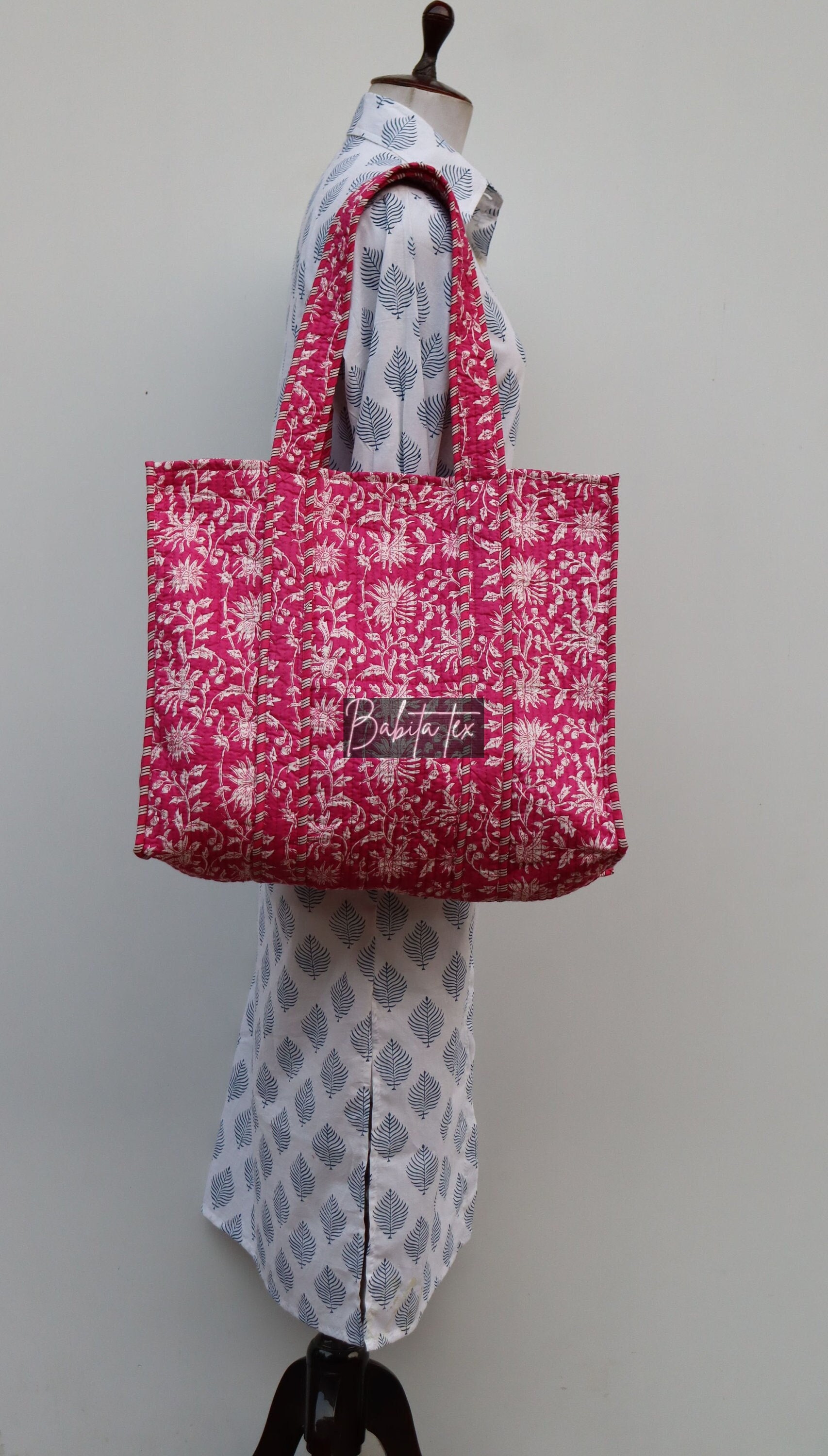 ショルダーバッグ・ポシェット Family Print Sicily Tote Bag Handmade Quilted Tote Shopping Bag, Floral Print Cotton